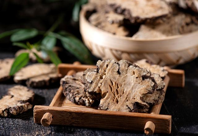 腰膝酸软无力？一剂独活寄生汤，补肝肾、强筋骨，还可气血双补