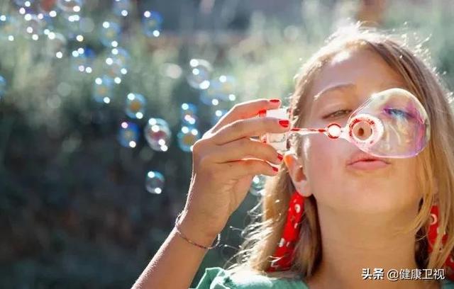 中外一千多位百岁寿星长寿真相大调查！他们都有一个共性竟然是：乐观