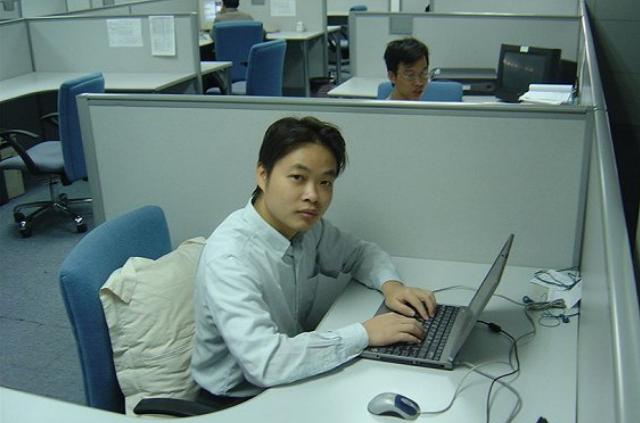 那个37岁把公司卖给马云，套现300亿的年轻人，如今怎么样了？