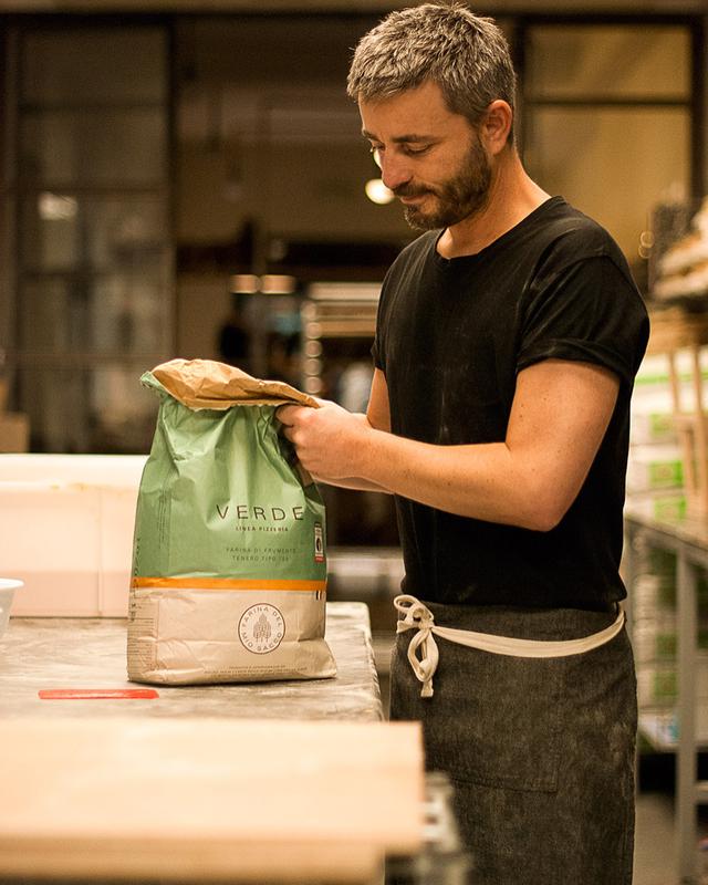 烘培师一个月大概多少钱（烘焙师工资收入怎么样）