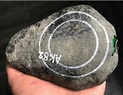 木那紫罗兰翡翠原石图木那后江翡翠原石-第22张图片-翡翠网