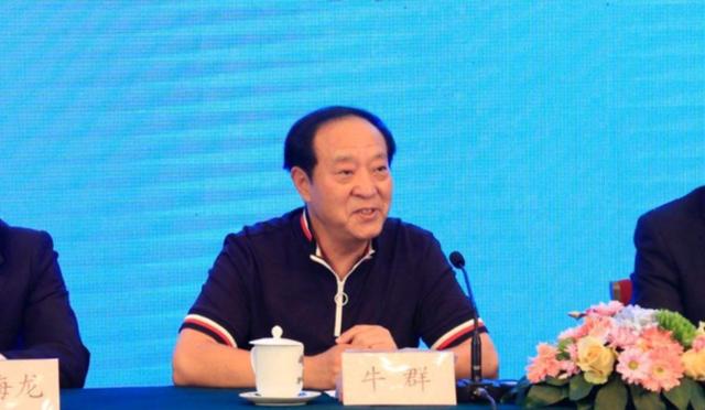 常宝华的徒弟:常宝华的葬礼上，牛群缺席侯耀华带头鼓掌，这对师兄弟有何恩怨？