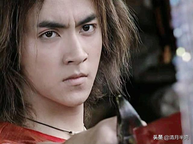 王驾麟以前叫王翔弘,出演《风云》时只有18岁,身上满满都是青春正盛的