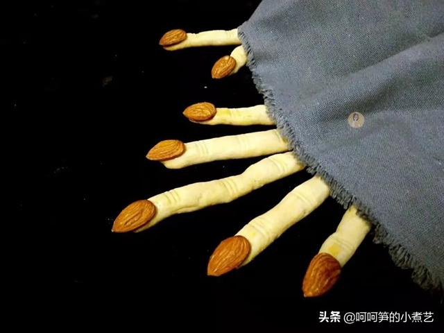 万圣节到了，胖胖的女巫手指饼干，好吃又有趣，和孩子一起过节