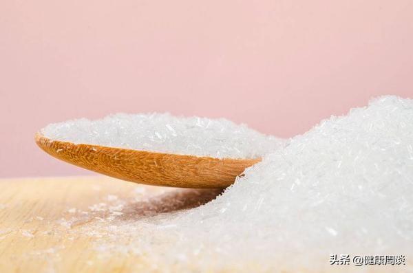 高血压的“祸首”已公布，这3样若管不住嘴，血压迟早“失控”