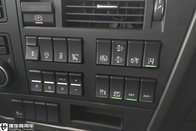 沃尔沃亮相了电动沃尔沃FH牵引车，实力如何？实拍带您好好看看