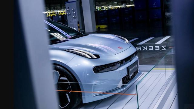 续航712公里创国产车之最！极氪001在宁波工厂下线：本周开始交付