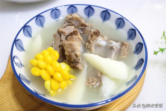 排骨炖汤，和这两种食材是绝配，家常味道，只放盐就很好喝