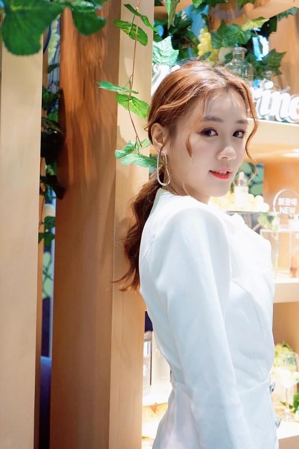 分享护肤心得惹大批粉丝力撑！TVB宅男女神：一白遮三丑