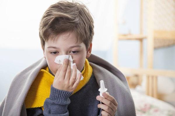 宝宝打喷嚏时，家长的这4个错误行为，可能会造成耳朵损伤