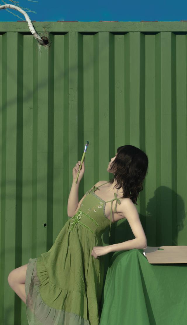 绿色潮图壁纸 少女心图片