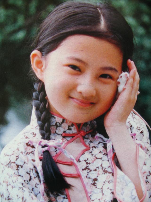 青青河边草的小女孩叫什么名字(青青河边草里面的小女孩是谁)