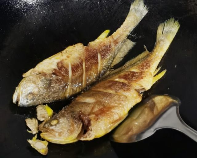 煎鱼记住这3点,不粘锅不破皮,皮香肉嫩,骨脆焦香,看一遍就会