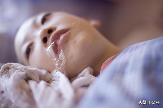 宝宝发热，突然抽搐，该怎么办？是脑炎吗？是癫痫吗？