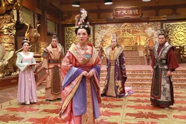 前亚姐曾在当红时毅然息影结婚 如今复出为TVB开拍《法证先锋4》