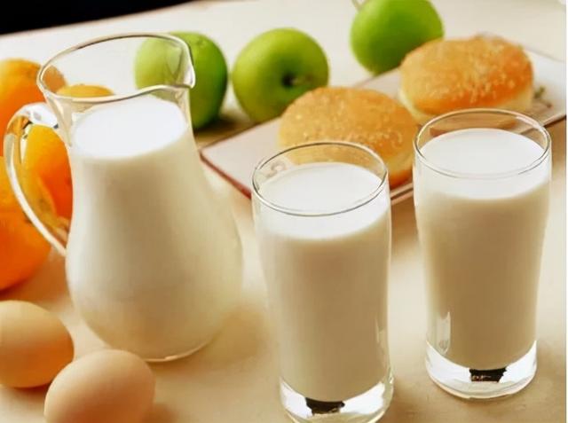 当你老了—如果夜不能寐，失眠常伴，这些食物会帮你安然入梦