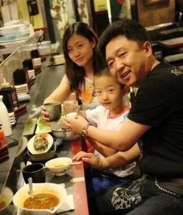 于谦的媳妇:看到于谦的老婆的照片，终于知道为什么郭德纲总爱占嫂子的便宜了