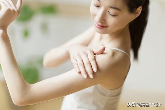 毛周角化胳膊起皮发干