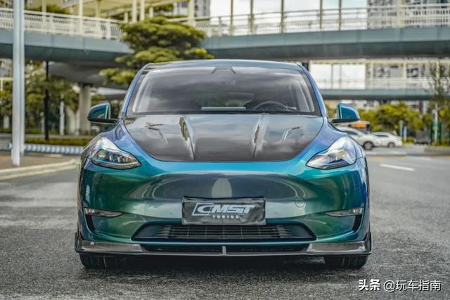 特斯拉Model Y全面改装，碳纤维宽体钻石绿变色膜回头率爆棚