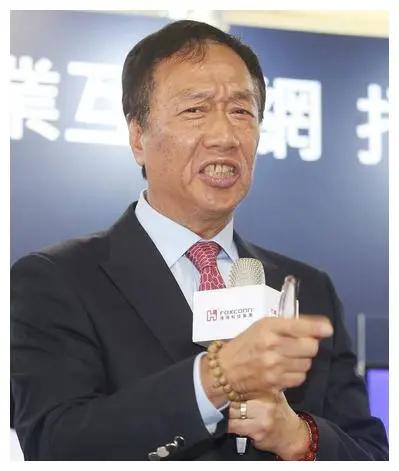 拉一人进厂奖12700元！富士康为何急了？