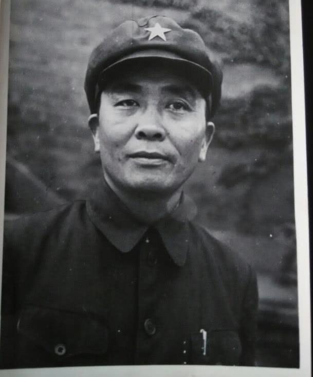 他18岁迎娶陈赓妹妹，爱妻病逝后多年不娶，55年被授予大将军衔