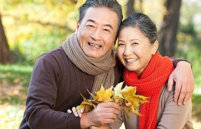 年龄越大，越要忌口？提醒：50岁后，3种食物能不吃就不吃