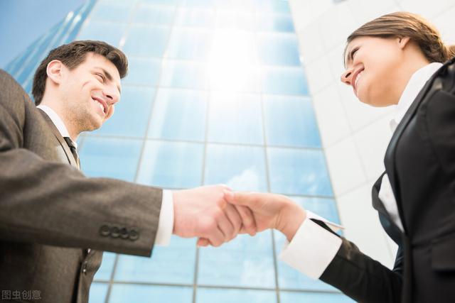 作为家长，是赚钱给孩子富足的生活重要，还是陪伴重要？