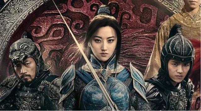 随后景甜跟成龙合作《新警察故事》,用成龙的话说,这部剧就是专门为他
