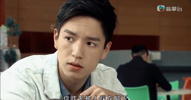 17岁进入TVB，被称为“最年轻”小鲜肉，网友：可以捧他当男主角