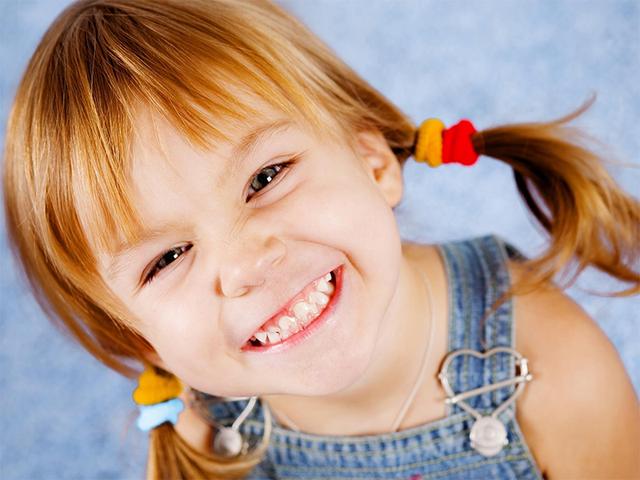 9 岁女孩因老师太漂亮而产生自卑心理患抑郁症，该如何正确引导？