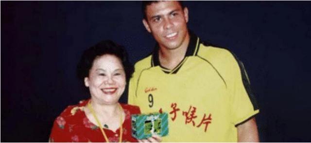 金嗓子退市：一个广西糖果厂，如何套路巨星罗纳尔多代言？