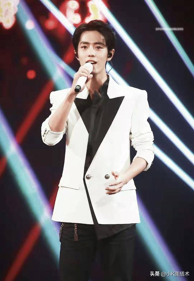 肖战白色西装舞台(肖战跳舞白色西装完整版)