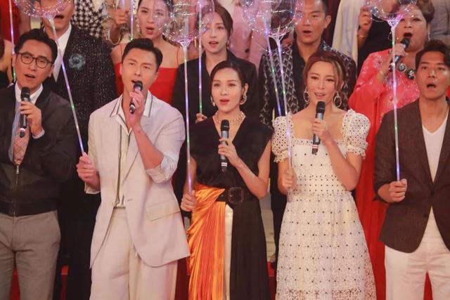 TVB艺人大合照最新排位！25岁力捧小花击败“准视后”站前排