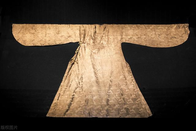 穿丝绸衣服的古人(没有棉花的时候古代人做衣服)