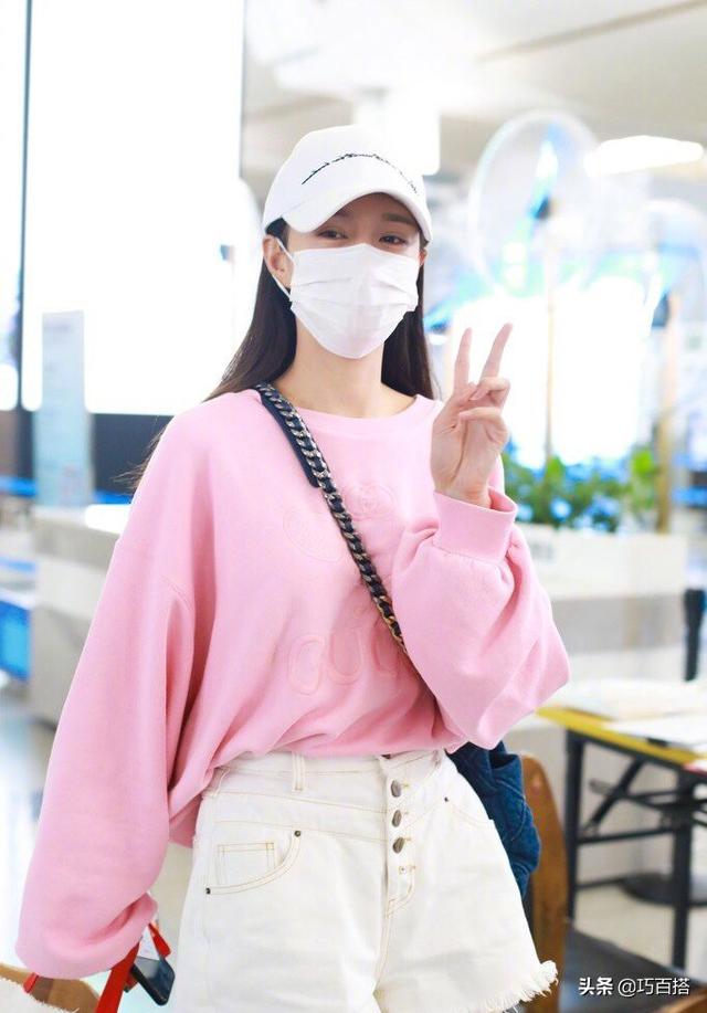 沈梦辰机场秀私服，变着花样的“走秀”，又美又气质