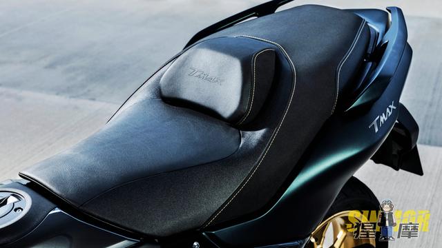 2022款雅马哈TMAX/TechMAX海外发布，动力不变，装备配置大升级