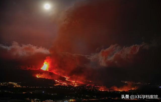 地球咋了？西班牙火山喷发，场面犹如世界末日，数千人被迫撤离