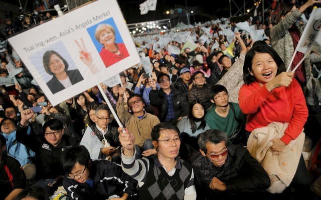 一周内4次挑衅大陆？蔡英文要掀“台独”底牌？邱毅：尽快统一