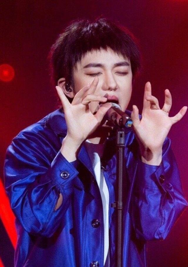 华晨宇的logo图片,华晨宇出道前和出道后对比