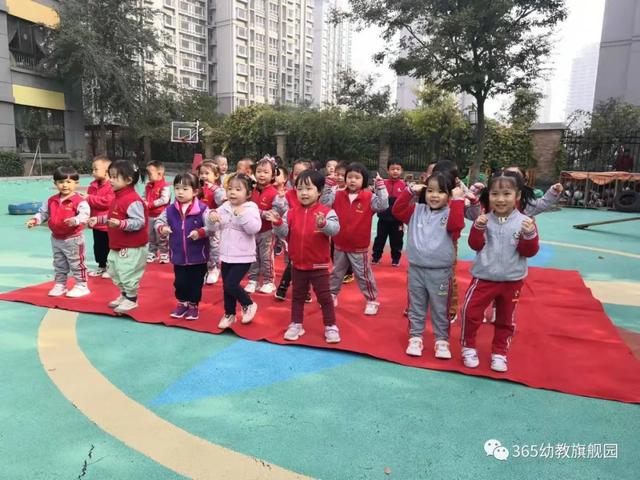 国旗下成长 阳光中起航——御驾新苑幼儿园每周一升旗仪式