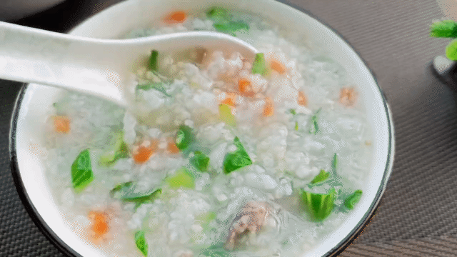 入秋后给孩子煮粥有窍门，记住3点，驱寒暖胃又营养，助力成长