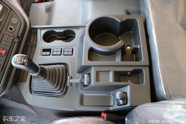 运砂石的货车