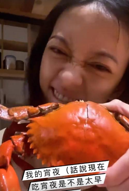 二胎孕妈陈意涵晒宵夜惹争议，孕期吃螃蟹不忌口，普通人别瞎学