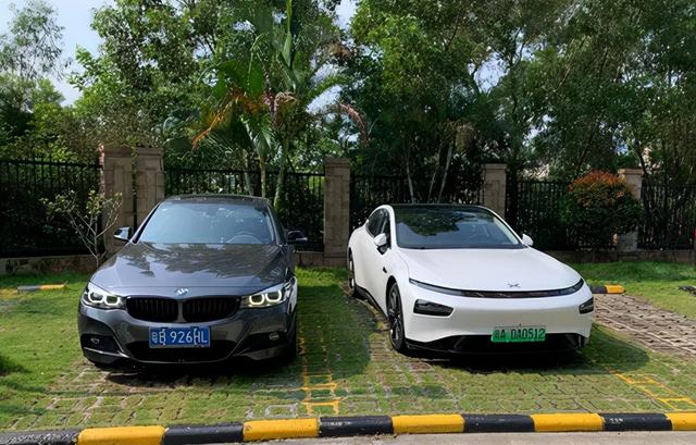 小鹏P7试驾报告：科技、好开、安静从容，这个小鹏有点料