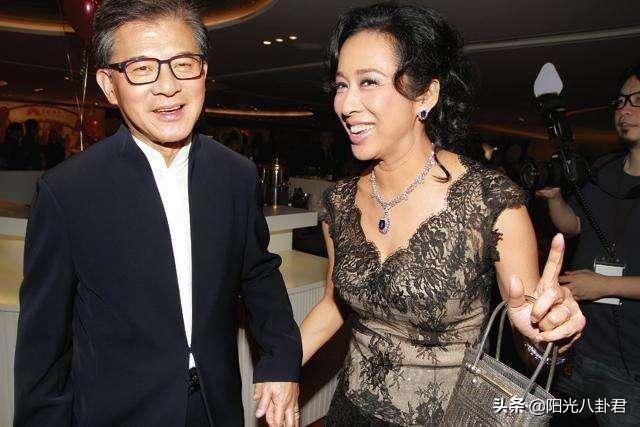 郭晶晶晒照为婆婆庆生，63岁朱玲玲保养得当，婆媳同框美似姐妹