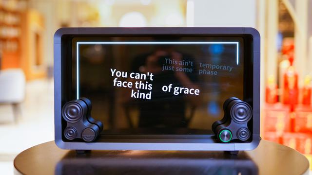 Lyiew 悬浮歌词蓝牙音箱评测：影音一体化怎么玩都好玩