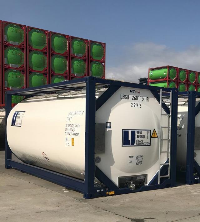 海运一艘船能装多少集装箱(海运集装箱20尺柜能装多少立方)-天晟网