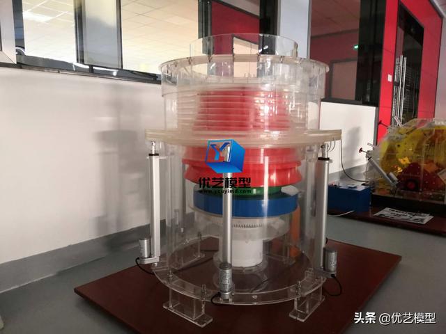 牛人破碎机模型