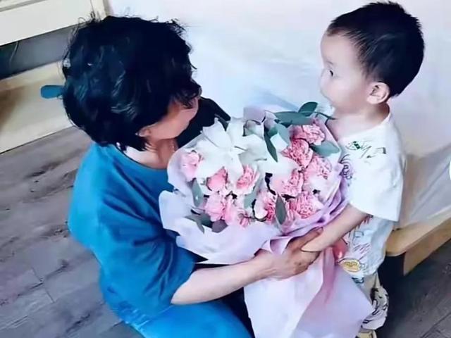 “错换”事件流量满满，热度不减，是否因忙碌疏忽孩子教育？