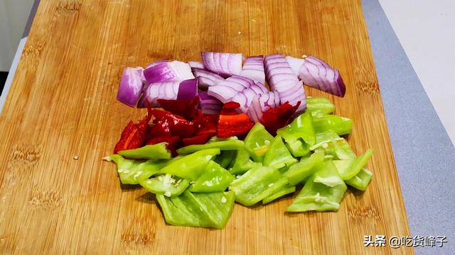 炒腰花時，最忌直接下鍋炒，教你正確做法，脆嫩爽口不腥氣，真香